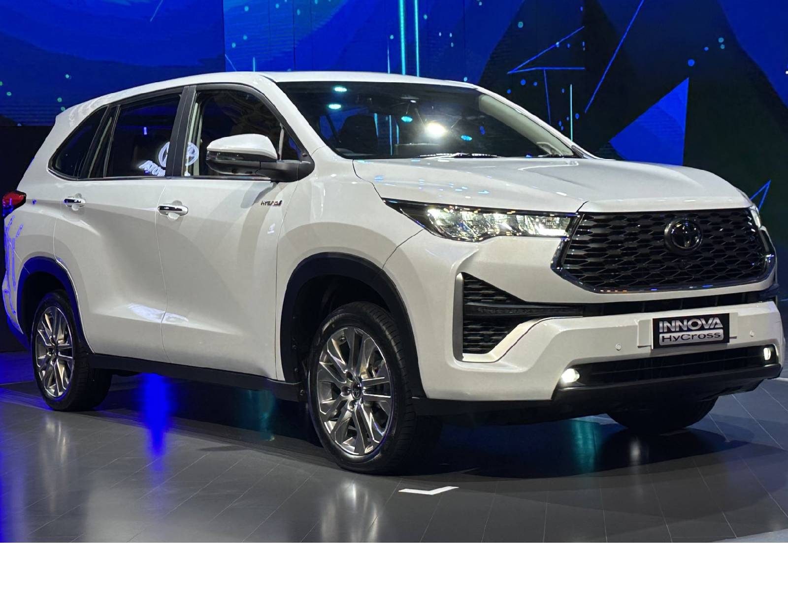 Toyota Hycross